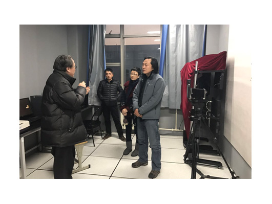赵农教授参观传统壁画数字化保护实验室