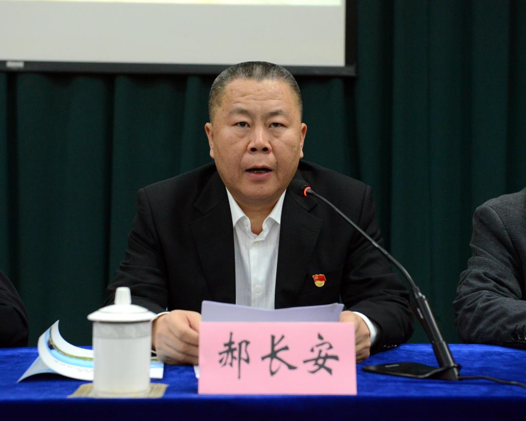河津市副市长郝长安宣读《关于征集河津城市形象标识的启事》